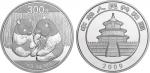 2009年1公斤熊猫银币，原盒装、附证书NO.2949。面值300，直径100mm，成色99.9%。发行量4000枚。