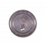 英国维多利亚时期银盘一件，雕花精美，保存完好，直径:35cm RMB: 1,000-3,000      