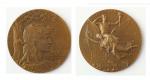 1900年巴黎世博会及奥运会纪念大铜章一枚，本届博览会首次使用“世界博览会”之名，同年巴黎还主办第二次奥运会，因世博会及奥运会同时在巴黎举行，故特别发行此纪念铜