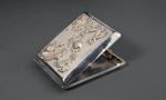 民国时期“双龙戏珠”贴焊银烟盒