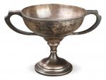 1928年上海赛狗俱乐部“梅德·玛丽安”杯银制奖杯一件，重：344.2g，造型优美，灰色老包浆，保存完好