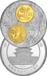 2002年1公斤纪念熊猫金币发行二十周年银币，原盒装、附证书NO.003810。面值300元，直径100mm，成色99.9%，发行量6000枚。币中币的设计独具