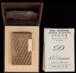 奢侈品品牌打火机一个：S.T. Dupont（都彭）镀金打火机一个（带原盒证书），敬请预览，返品不可。