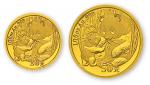 2005年普制熊猫金币二枚，均为NGC MS70。每枚重量分别为1/10盎司，面值50元，直径18mm，成色99.9%，发行量59400枚；1/20盎司，面值20元，直径14mm，成色99.9%，发行