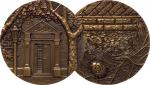 2010年“石库门”纪念大铜章，原盒装、附证书N0.0355。无面值，直径80mm，发行量1000枚。该纪念章以独具匠心的设计、娴熟细腻的手雕技艺，切实生动还原了那段底蕴深厚的历史，再现了“石库门”令
