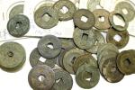 Lot 286. China Lots bis 1949. 45 Cashmünzen, meist Nördl. Sung, davon 10 als Fundcluster zusammenhän