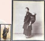 1890年代中国妇人与孩子影楼蛋白照片，摄影地㸃疑为香港，附送一张1900年代以此照片为主题的明信片.