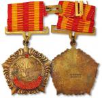 1959年代湖北省造二公司、先进生产工作者奖章一枚，极美品