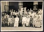 1930-40年代冯玉祥将军与群众合照，贴留有贴痕.