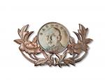 民国时期唐继尧像花纹银胸章一件，极美品 RMB: 3,000-5,000      