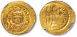 公元582-602年拜占庭帝国索利多金币一枚，君士坦丁堡造币厂打制，正面为莫里斯一世皇帝头戴皇冠、手持十字宝球胸像，背面为护神安淑莎手持十字宝球和长十字架立像，下有君士坦丁堡纯金标记“CONOB”，N