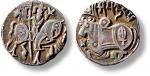萨希王朝银币一枚，该钱币图案为骑士和神牛，牛上面的文字译过来是萨曼塔提婆。萨希王朝为印度一个王朝，约为公元850年-公元1026年，萨曼塔提婆为印度萨希王朝第2位王。直径：18.2mm，厚：1.6mm
