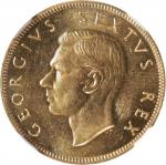 1952年1 Sovereign。比勒陀利亚铸币厂。SOUTH AFRICA. Sovereign, 1952. Pretoria Mint. George VI. NGC MS-62.