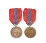 黑龙江镇安右将军奖章一枚，带绶带，极美品 RMB: 1,000-2,000      