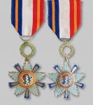 民国国民政府颁发光华甲种一等、二等奖章各1枚 近未流通