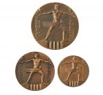 1933年美国芝加哥世博会发行纪念人体雕塑铜章（此是第一次以“一个世纪进步”为主题的世博会）大、中、小型纪念章一套共三枚，完全未使用