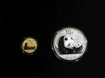 2011年熊猫纪念金币1/10盎司等一组2枚 完未流通